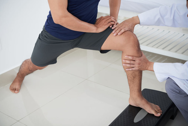 Does physical therapy help with knee pain?